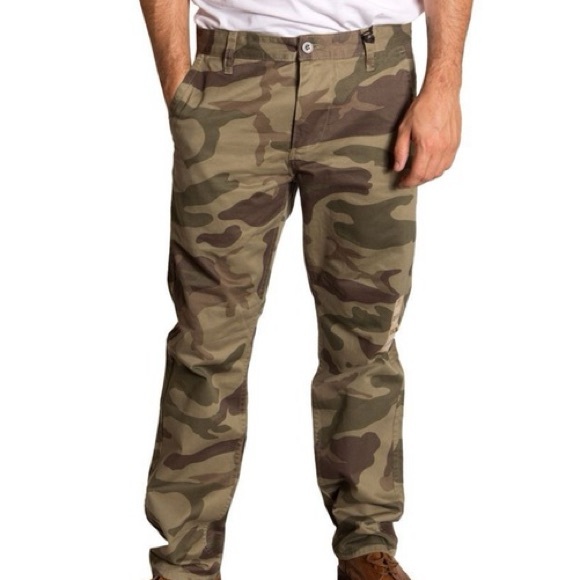Dockers Alpha Khaki in Camo | 29x32 - Picture 1 of 3